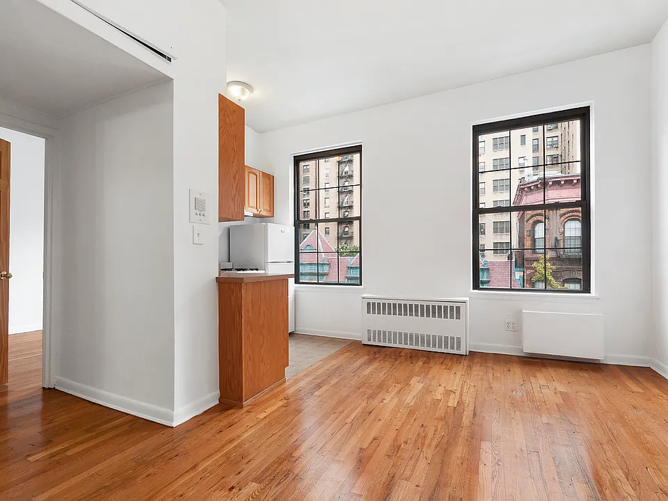 330 W 85th St #4A