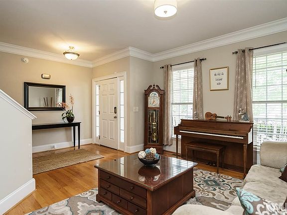 5th image of 104 Evans Estates Dr