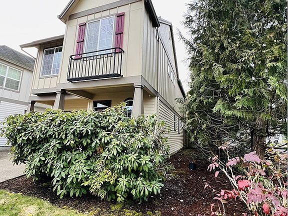 2nd image of 905 SE Marinette Ave
