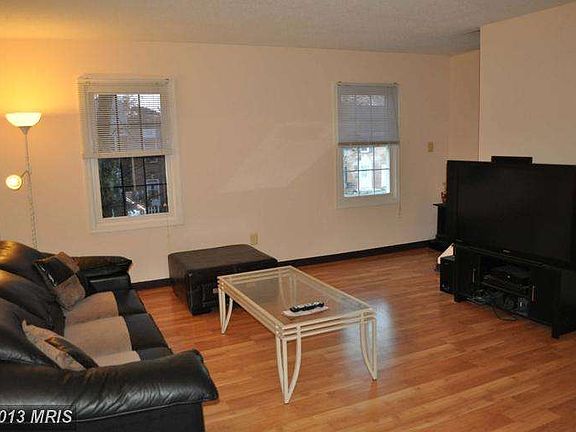 3rd image of 2913 Wren Ct
