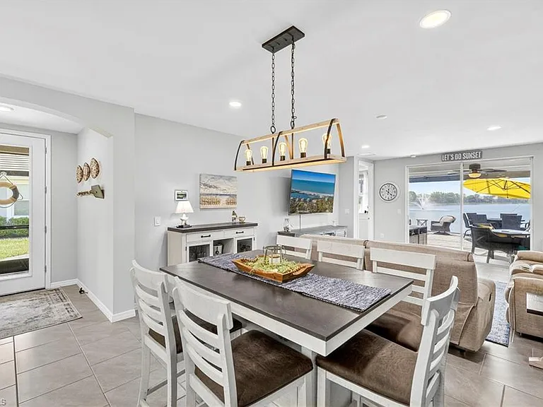 14582 Edgewater Cir — Photo 4