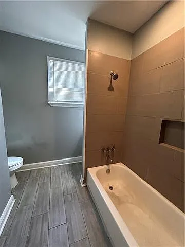 3 bed, 1.0 bath, 1008 sqft, $1,600 — Photo 4
