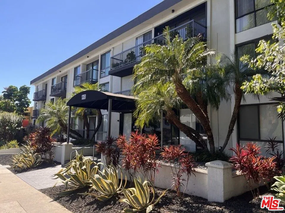 1351 N Crescent Heights Blvd #210