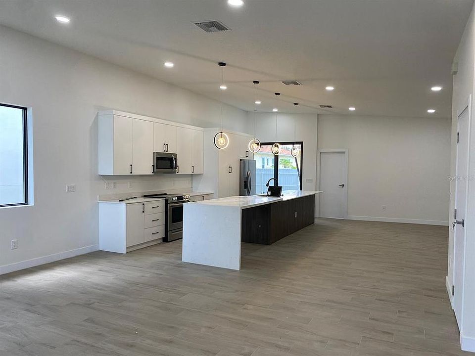 1st image of 7517 N COOLIDGE AVENUE