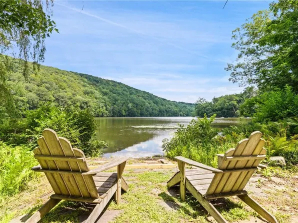 19 N Lake Circle, South Salem, NY 10590