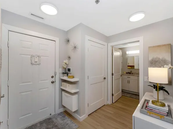 26 Avenue At Port Imperial image 11 of 38