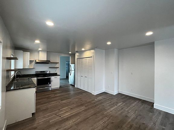 2nd image of 1671 Whitton Ave