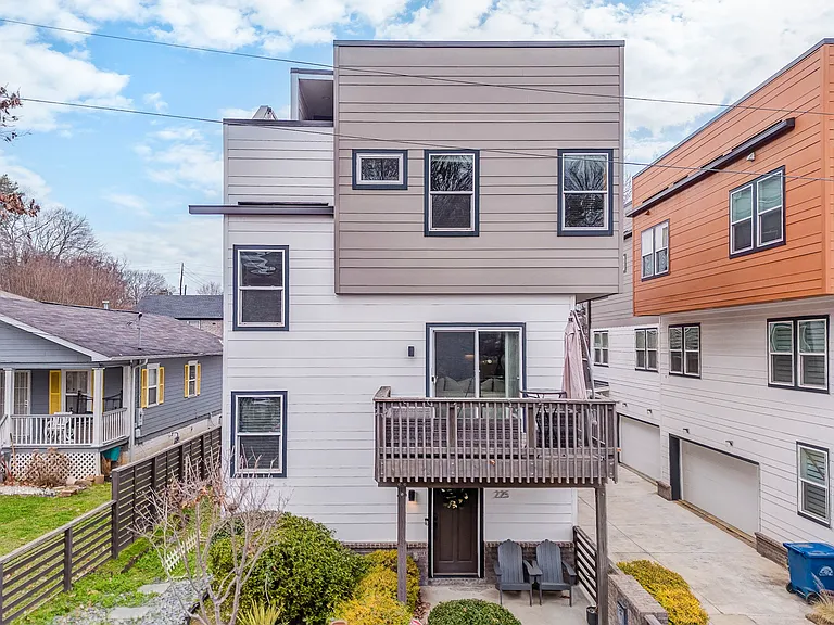 225 Crumley St SW — Photo 9
