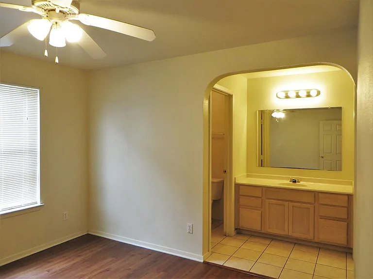2216A Katy Ln — Photo 13