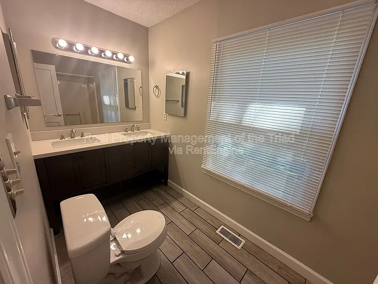 2817 Shady Lawn Dr — Photo 16