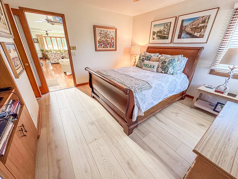 725 Conn Way — Photo 11