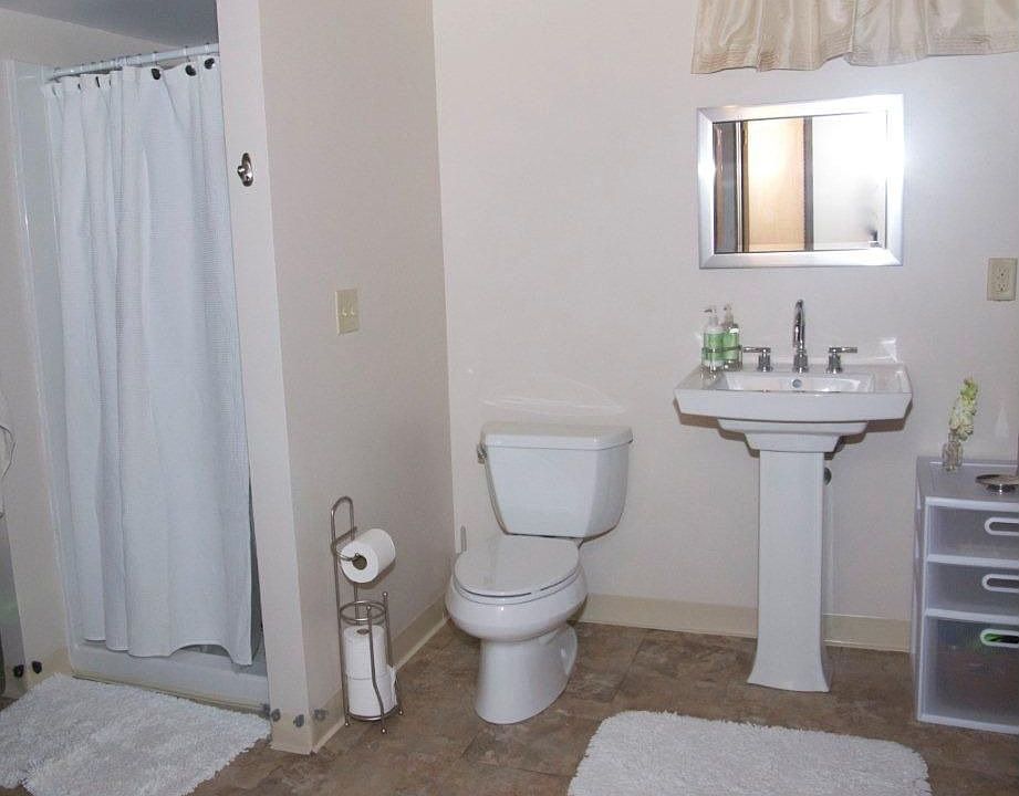 2nd image of 1414 Annen Ln