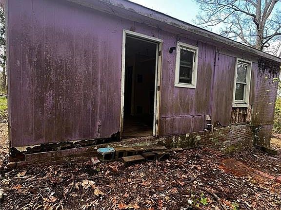 4th image of 3915 Mosley Dr