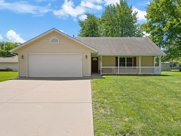 315 E Lotte St, Blue Grass, IA 52726