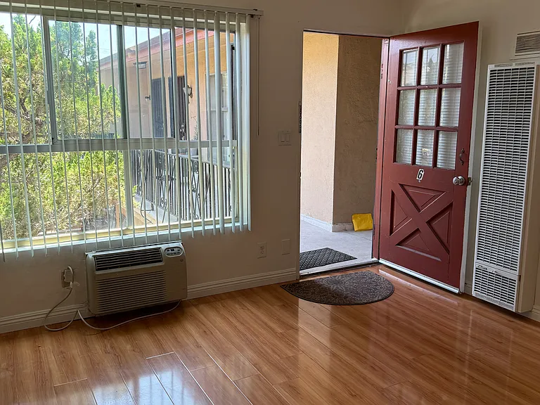 913 E Windsor Rd #6 — Photo 8