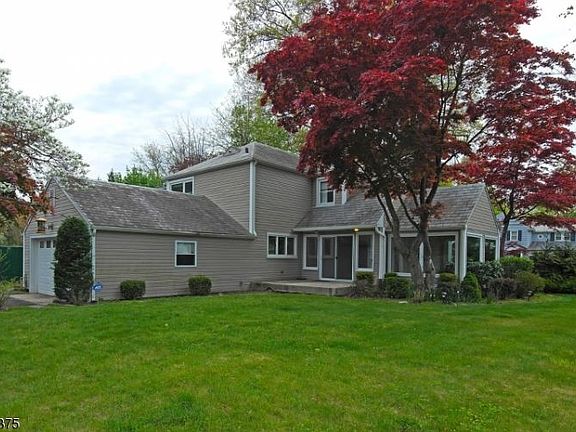 3rd image of 931 Revere Dr