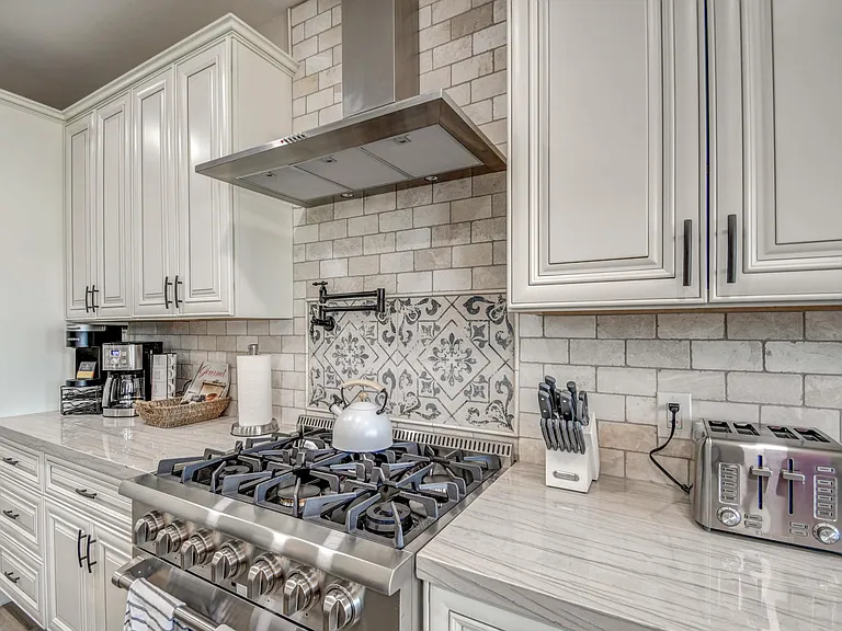 3216 E Sunnyside Ln — Photo 12