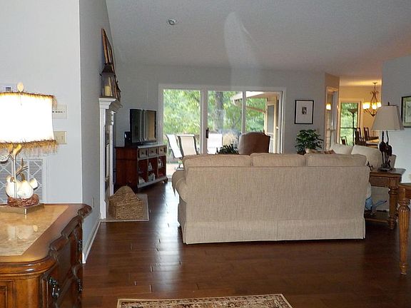 5th image of 133 Shore Ln