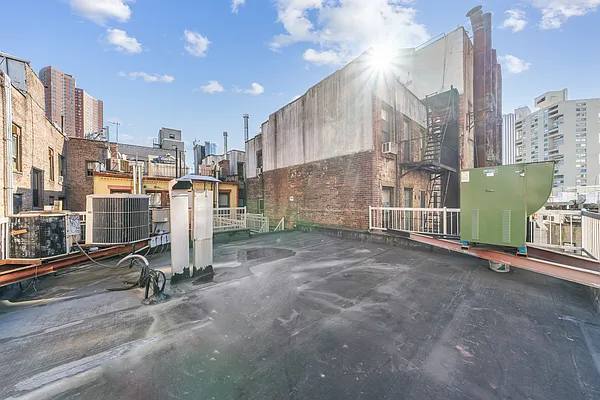 Rented by Vector New York, LLC | media 14