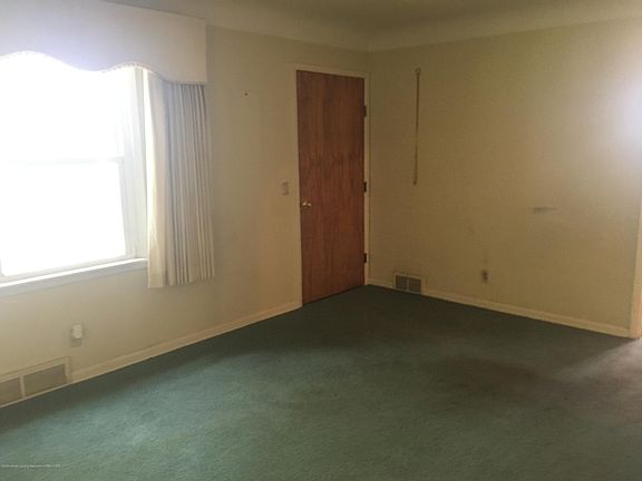 5th image of 222 Harriet Ave