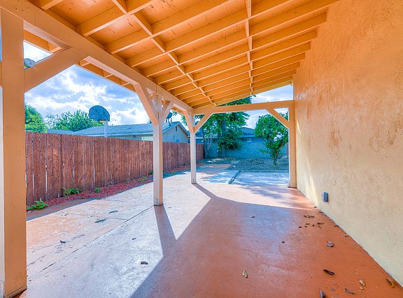 5th image of 5240 Cecilia St