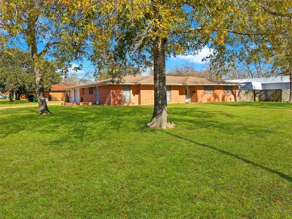 2000 E Fayle St, Baytown, TX 77520