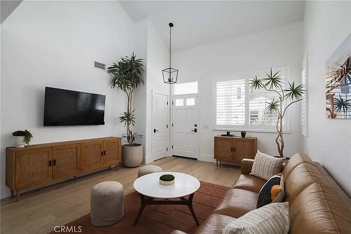 293 Mesa Dr — Photo 4