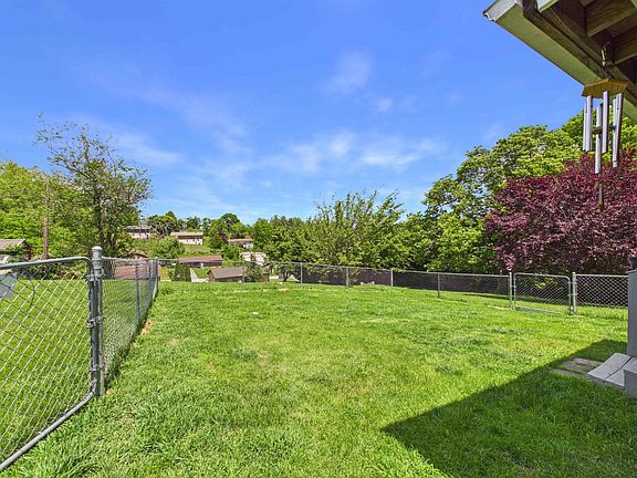 3rd image of 85 Wades Ln
