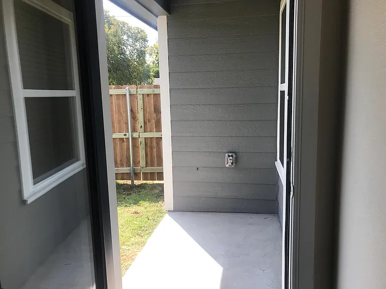 902 N Bush Ave — Photo 14