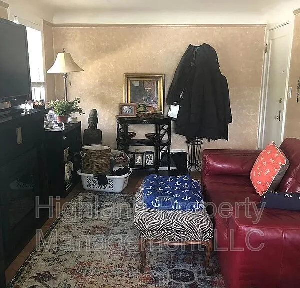 340 S Grand Ave #4 — Photo 3