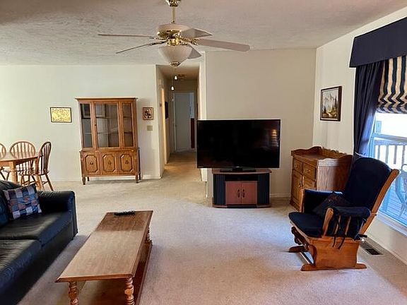 4th image of 2 Cottonwood Ln