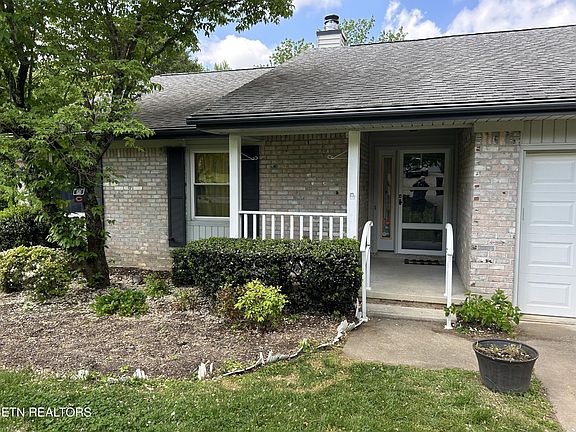 3rd image of 1301 Clear Brook Dr