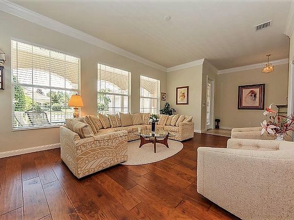 5th image of 5194 Formosa Cir
