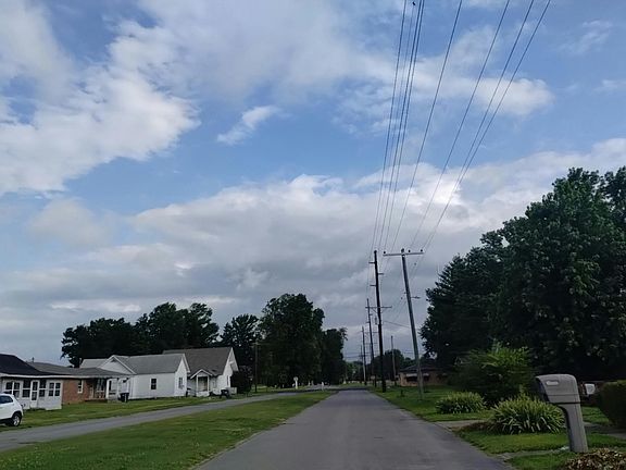 4th image of 104 S Sebree St