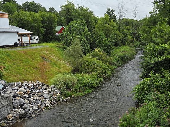 5th image of 3894 Solsville Rd