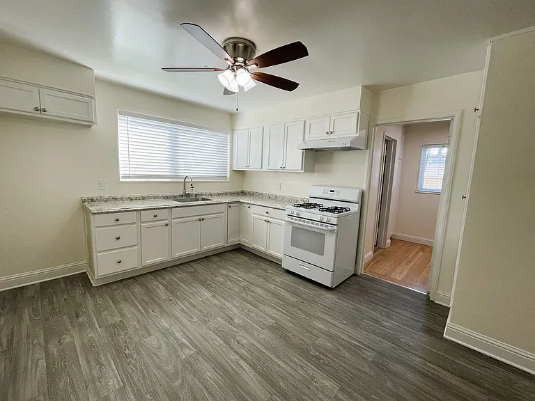 Village Commons Apts. — Photo 12
