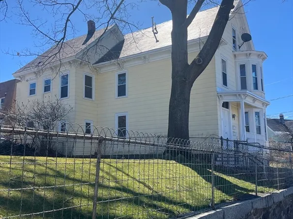 117 Coburn St, Lowell, MA 01850
