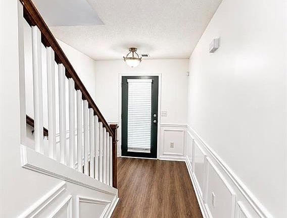 4th image of 137 Darbys Run Dr