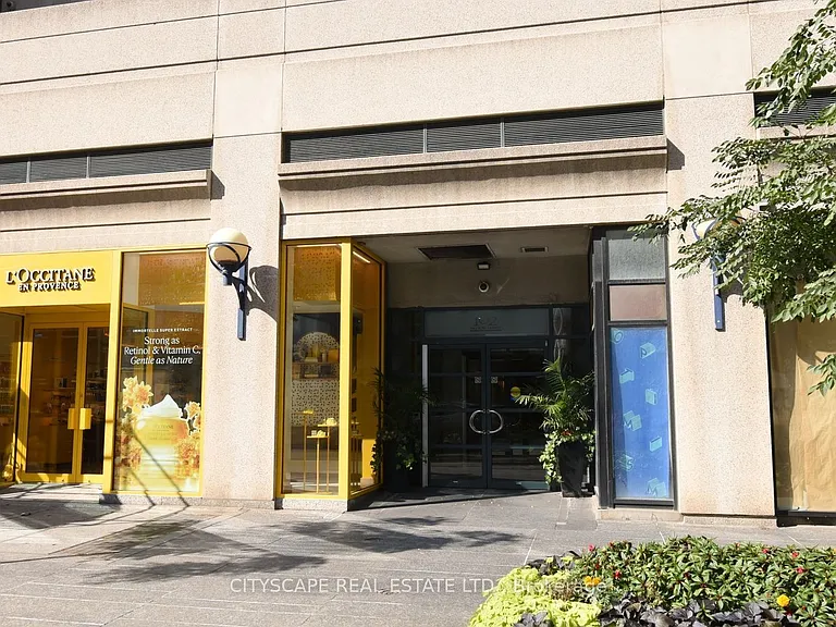 903 Bloor St W — Photo 1