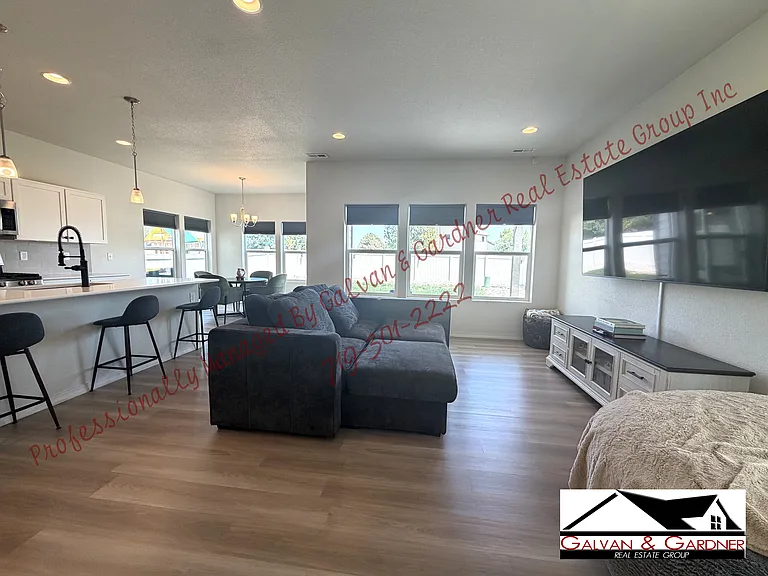 4352 Samaritan Loop — Photo 2