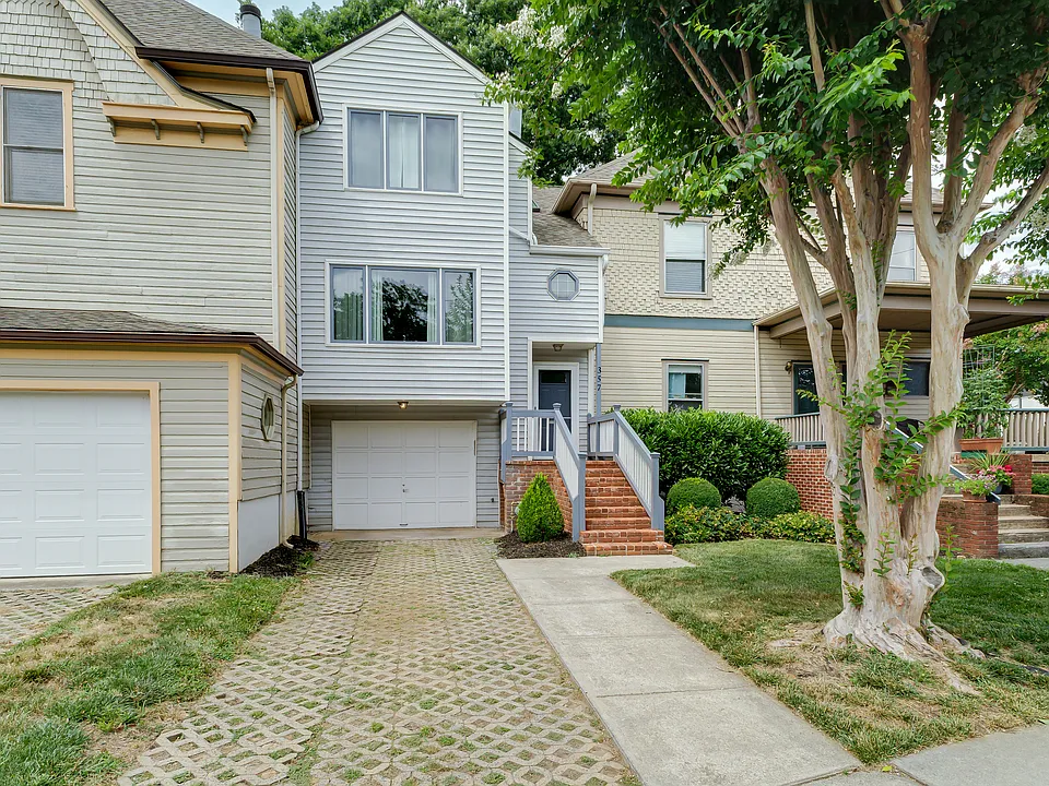357 Woods Ave SW