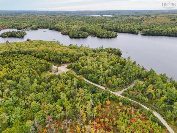 19 Maple Leaf Dr, East Canaan, NS B0W 3M0