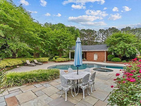 3rd image of 205 Glen Eagles Dr