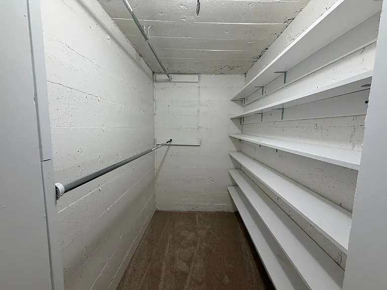 340 S Franklin St — Photo 20