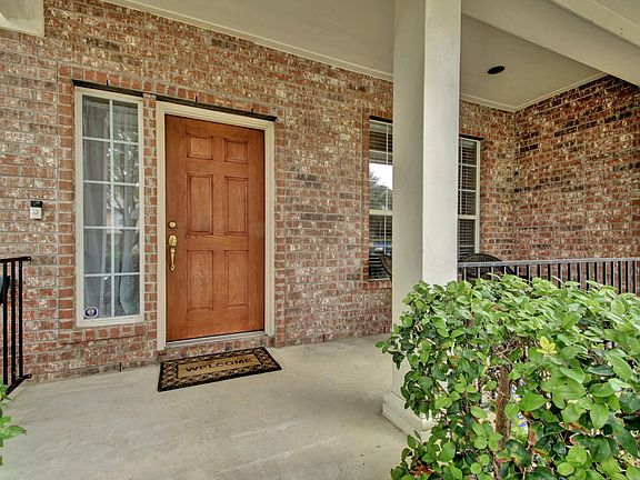3rd image of 303 Water Oak Dr
