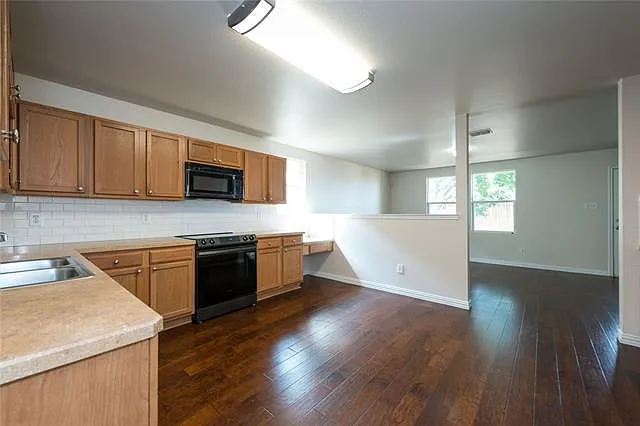 10851 Rankin Dr — Photo 3