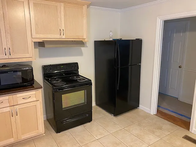 801 W Knox St — Photo 12