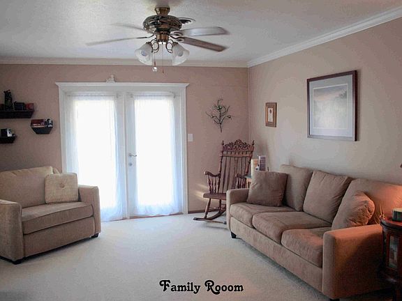 4th image of 2017 Meeker Dr