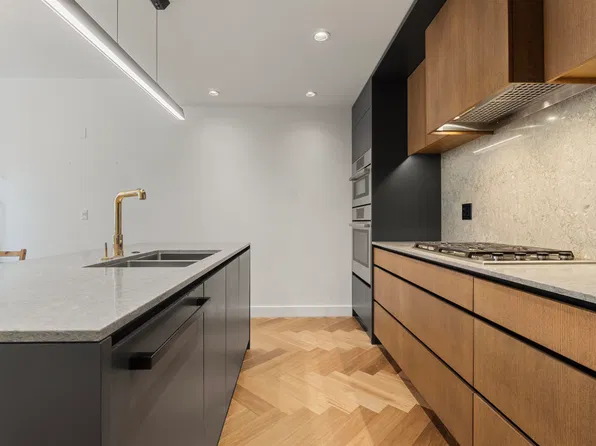 458 W 63rd Ave #107, Vancouver, BC V5X 2J4
