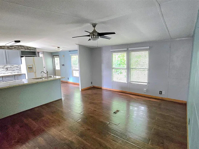 4915 Sitca St — Photo 4